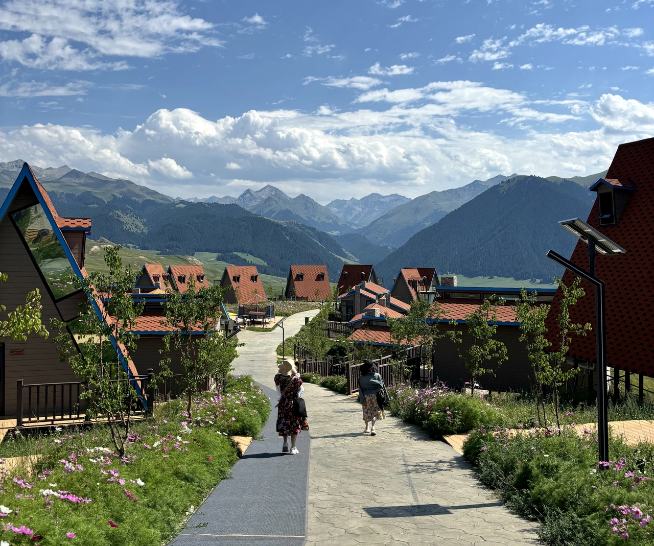 通向山间的路